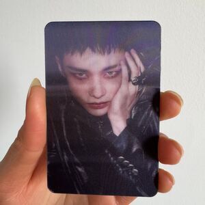 Hyunjin Do It black lenticular photocard